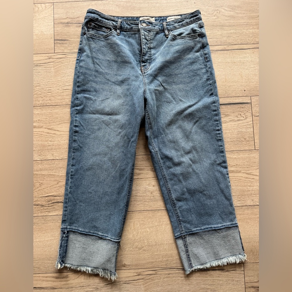 Jessica Simpson Cropped Jeans in Whirlpool. Size 31.